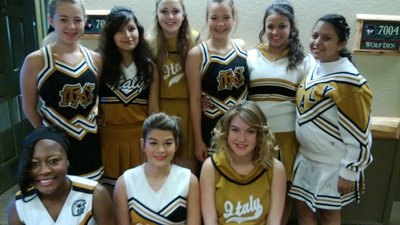 Image: Flashback pep rally showed off the older Gladiator cheerleading uniforms.
    (Back row L-R) Britney Chambers, Jessica Garcia, Kelsey Nelson, Paige Little, Ashlyn Jacinto, Noeli Garcia
    (Front row L-R) K’Breona Davis, Kristian Weeks, Taylor Turner