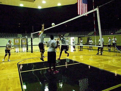Image: Janae Robertson tries to bump over the top of Jozie Perkins, Jaclynn Lewis and Taleyia Wilson.