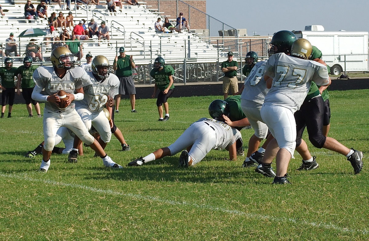 Image: Italy’s JV Quarterback Joe Celis(9) drops back to pass while getting solid protection from his line which consisted of Kenneth Norwood, Jr.(52), David De La Hoya(55), Austin Crawford(98) and Samuel Corley(77).
