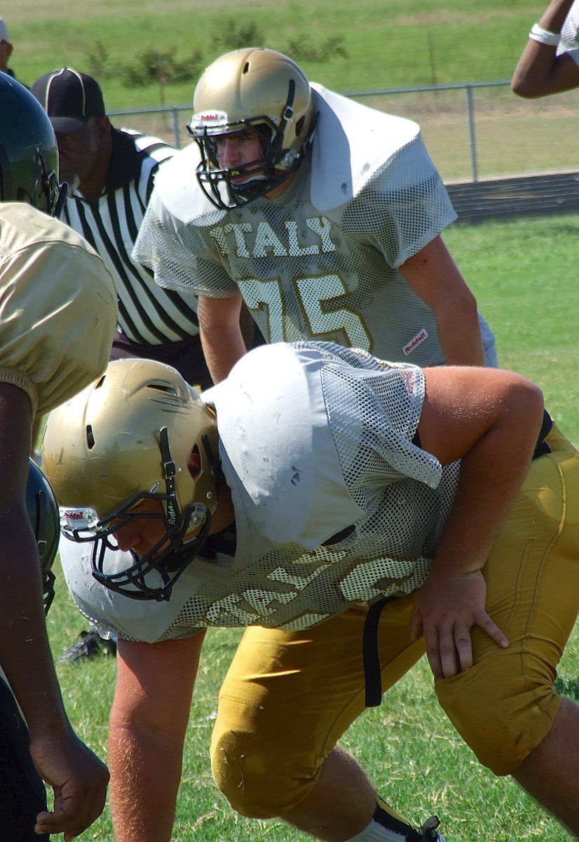 Image: Italy’s inside linebacker, Kyle Fortenberry(75), and defensive tackle Kevin Roldan(50) are ready to finish strong against Valley Mills and preserve their defense’s 6-0 shutout.
