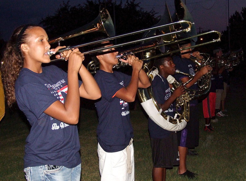 Image: Paige Cunningham, Jorge Galvan, Kendrick Norwood and David De La Hoya sound off like canons firing across the battlefield.