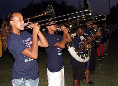 Image: Paige Cunningham, Jorge Galvan, Kendrick Norwood and David De La Hoya sound off like canons firing across the battlefield.