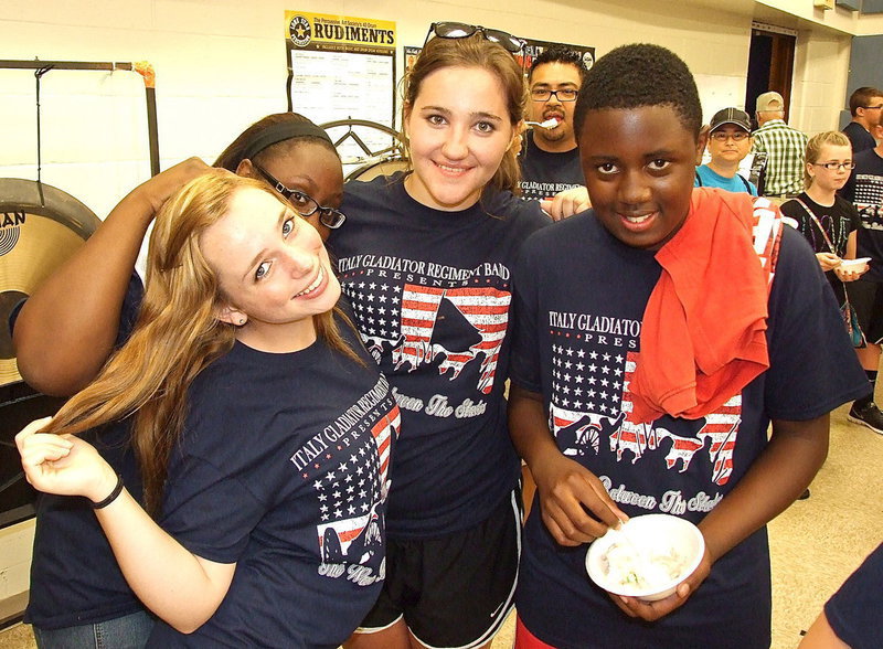 Image: Sarah Levy, Brenya WIlliams, Alexis Sampley and Anthony Lusk fall victim to another classic photobomb compliments of Jesus Perez. Although, Andrea Hooker is a pretty good photobomber herself.