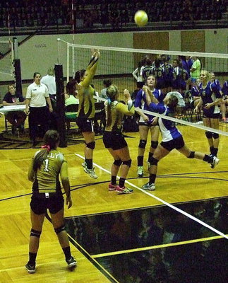 Image: Paige Westbrook(11) and Madison Washington(10) use defense to bring Italy from behind for a win over the Lady Bulldogs.