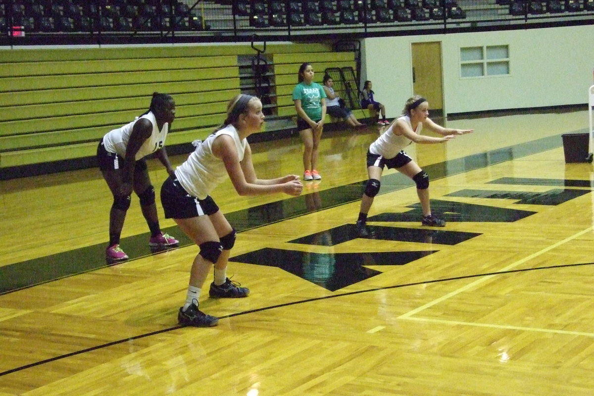 Image: Italy’s JV Lady Gladiators in the backcourt are Taleyia Wilson(15), Hannah Washington(7) and Britney Chambers(1) prepare for the serve from Venus.