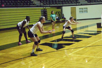 Image: Italy’s JV Lady Gladiators in the backcourt are Taleyia Wilson(15), Hannah Washington(7) and Britney Chambers(1) prepare for the serve from Venus.