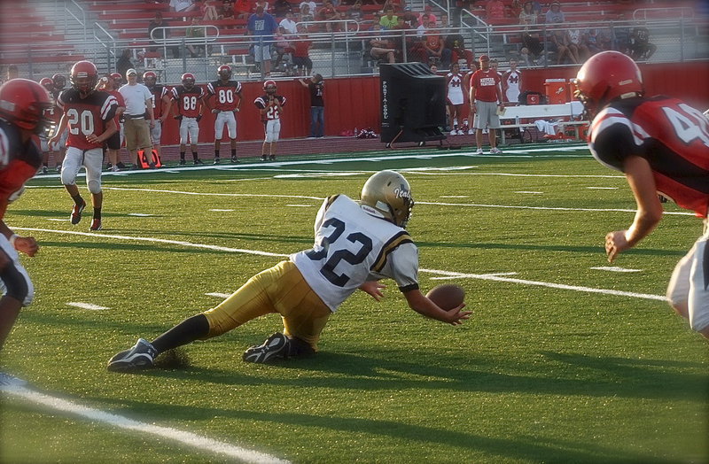 Image: Eli Garcia(32) reaches back to make a catch for Italy.