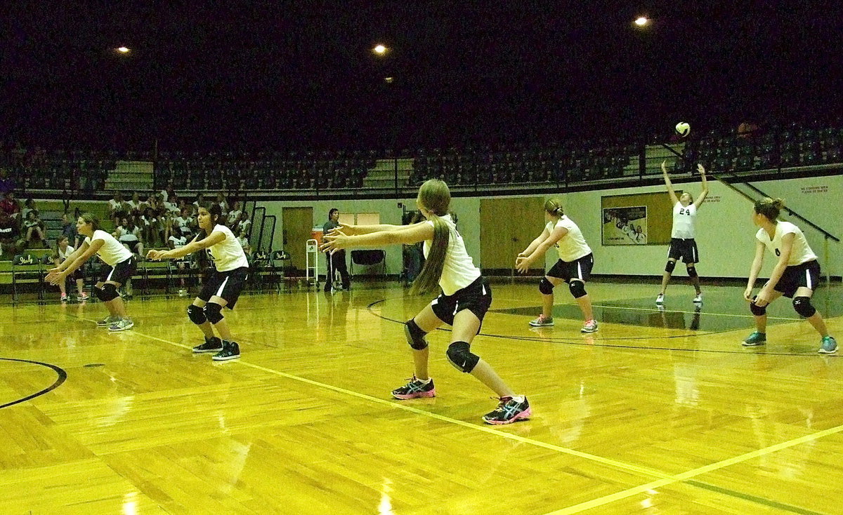 Image: Italy serves to Bynum.