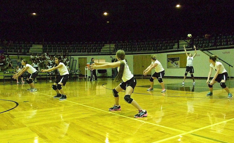 Image: Italy serves to Bynum.