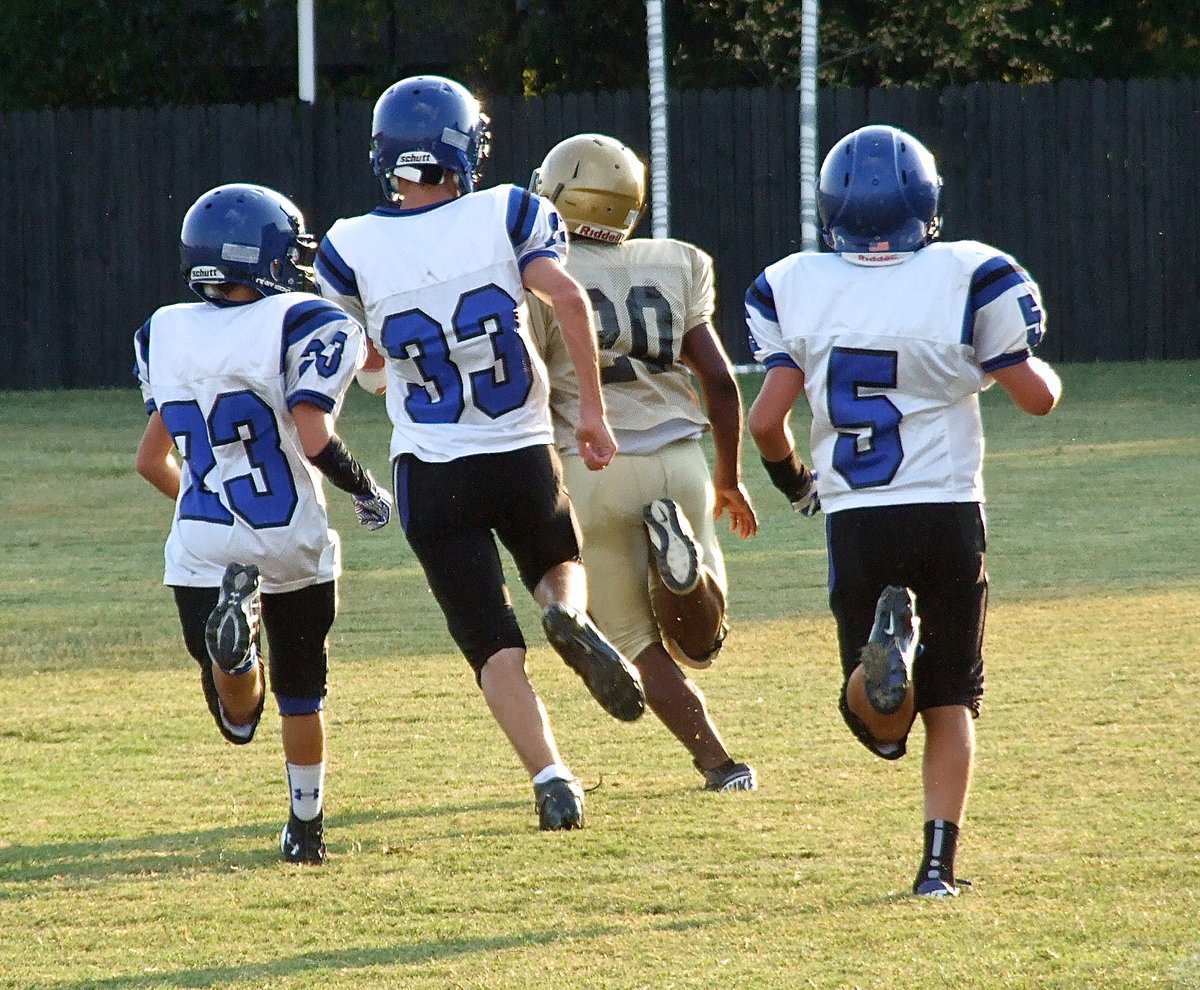 Image: He gone! Three Raiders manage to get the license plate number, “20GONE,” of Kendrick Norwood(20) but that’s about it.