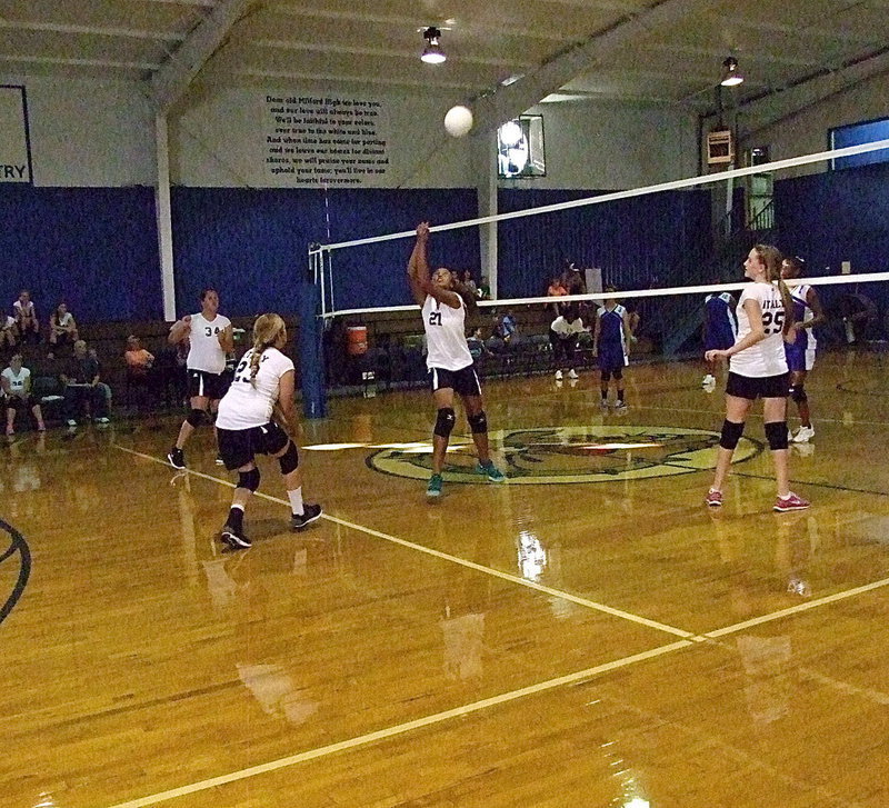 Image: Emmy Cunningham(21) shows her versatility at the net.