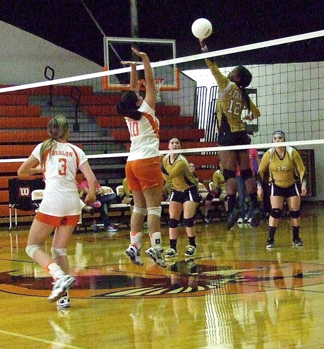 Image: Italy’s Kortnei Johnson(12) plays tricks with the Avalon front line.