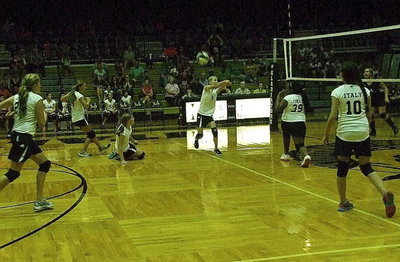 Image: Taylor Boyd(9) attempts to keep the volley going.