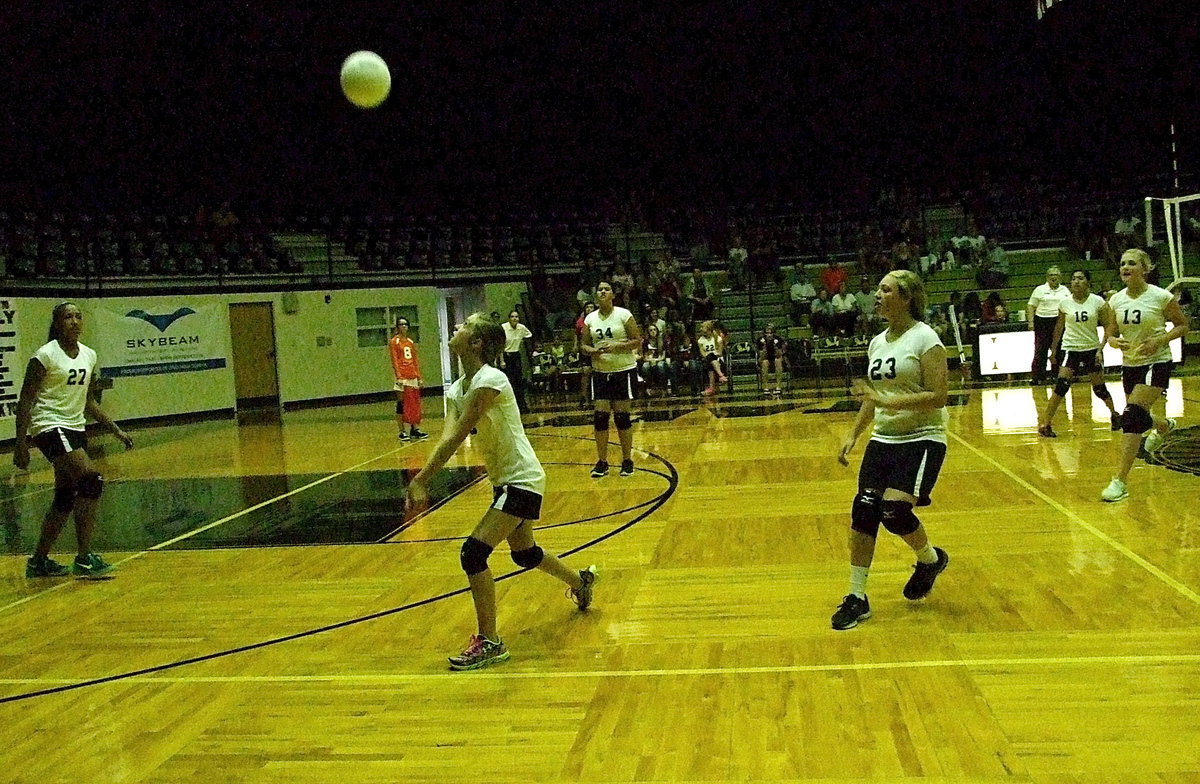 Image: Italy’s Kirsten Viator(4) chases after a line shot.