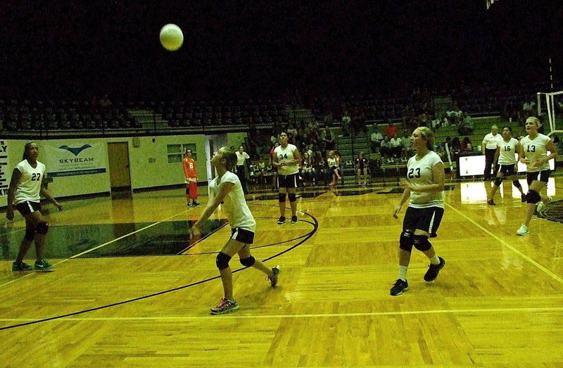 Image: Italy’s Kirsten Viator(4) chases after a line shot.