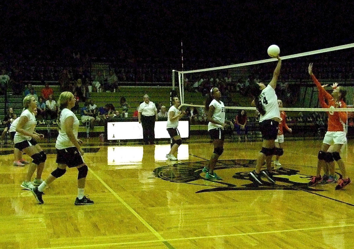 Image: Jenna Holden(34) makes the play above the net for Italy.