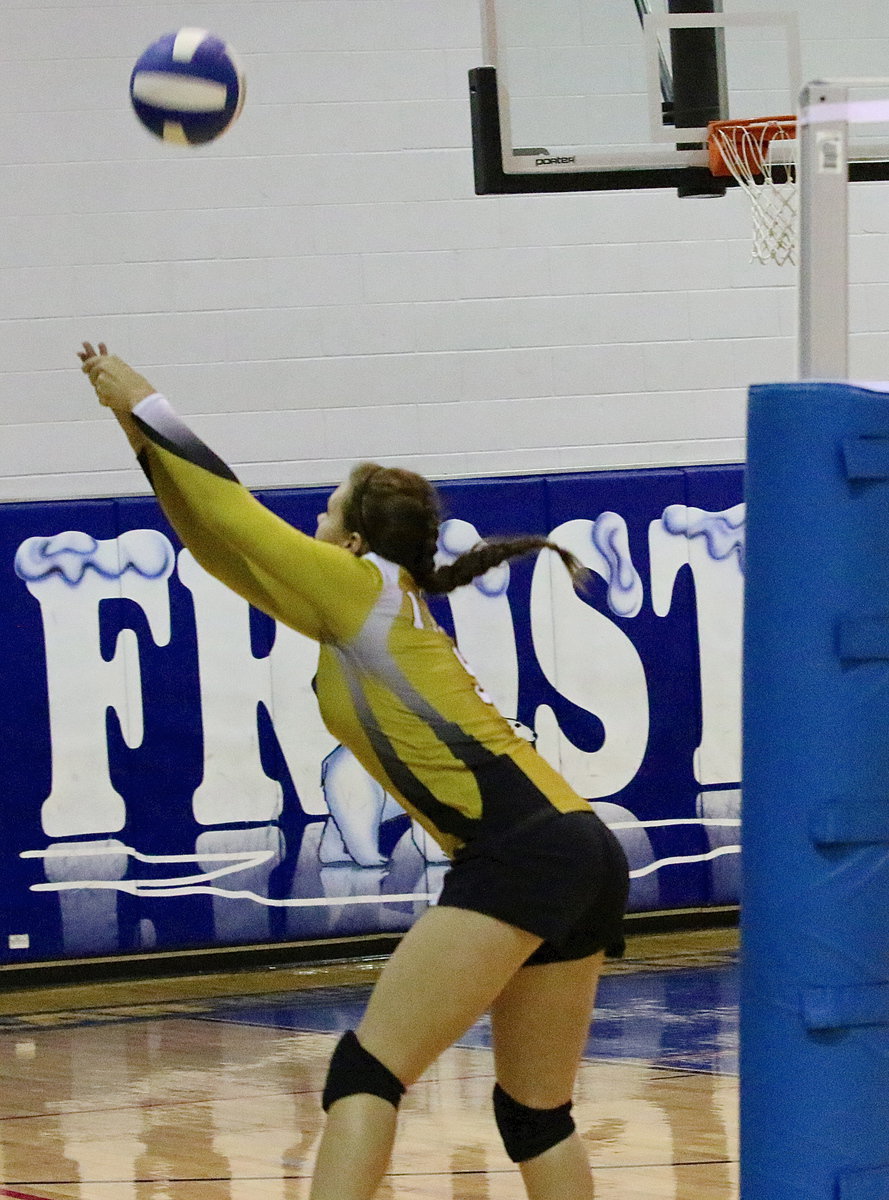 Image: Lady Gladiator sophomore, Lillie Perry(9), shows her athleticism by making the play on a ball headed out-of-bounds.
