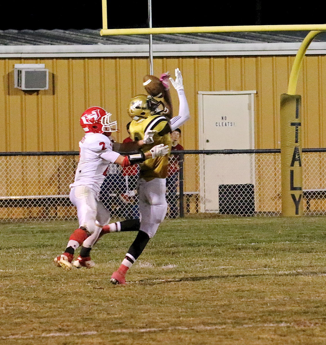 Image: Italy safety Tre Robertson(3) breaks up a Hico pass attempt.