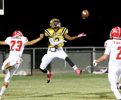 Image: Tre Robertson(3) makes a dazzling catch to put Italy into scoring position inside the Tiger 5-yard line.