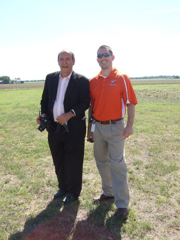 Image: Dr. Del Bosque and Avalon’s elementary assistant principal Tony Hernandez.