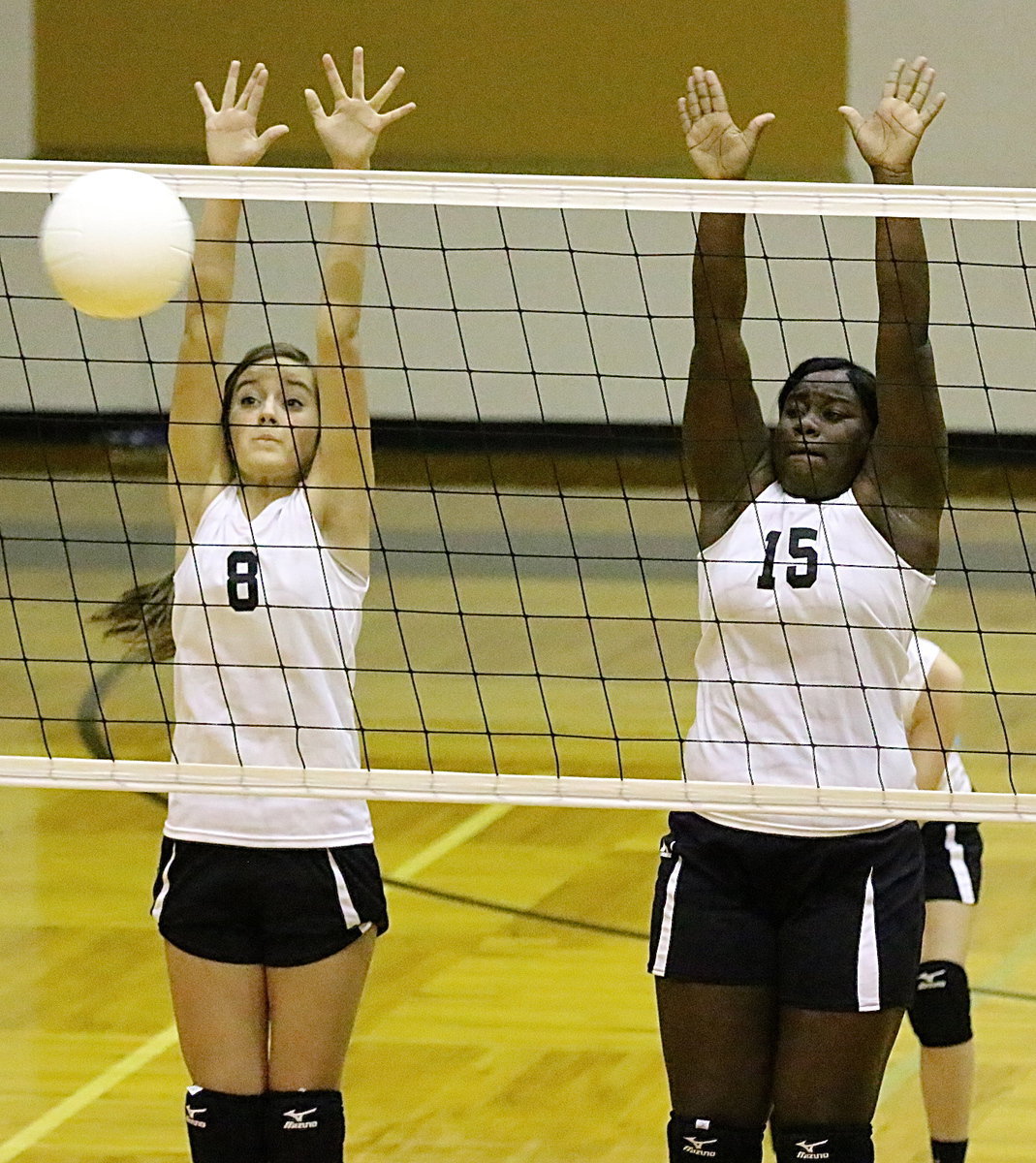 Image: Italy JV Lady Gladiators Jozie Perkins(8) and Taleyia Wilson(15) make a wall to stop Kopperl for the win.