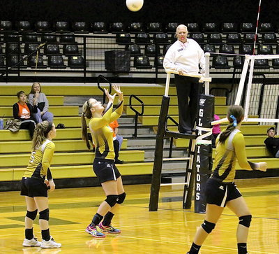 Image: Madison Washington(10) doesn’t panic and makes a safe set shot.