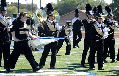Image: Italy’s Trevor Patterson, Kylee Dabney, Vanessa Cantu, Amber Hooker, Marlen Hernandez and Annie Perry charge into band history.