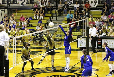 Image: Italy’s Bailey Eubank(1) tries to win a joust at the net.