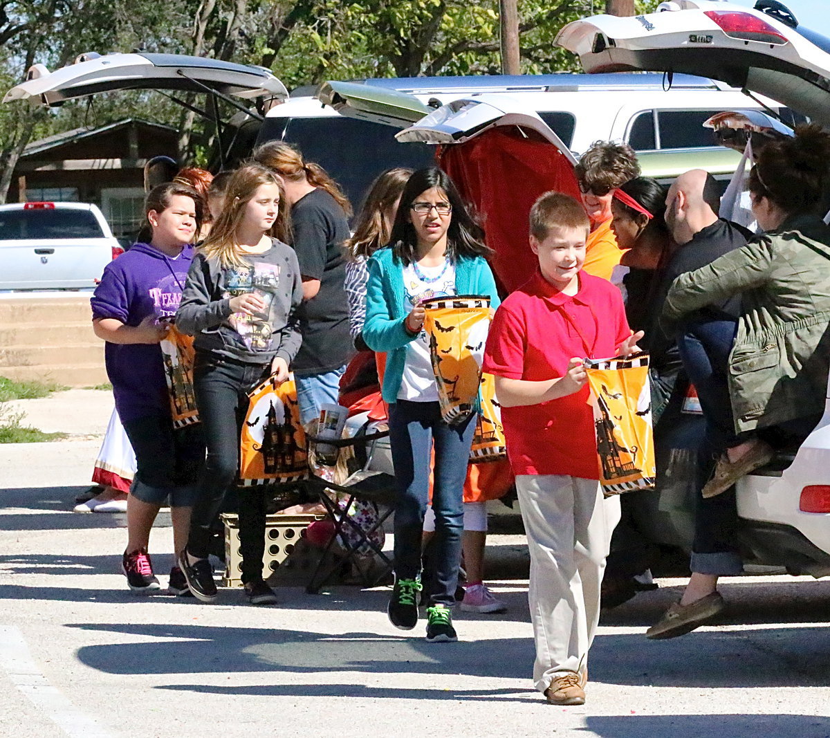 Image: Tanner Chambers leads his classmates from trunk to trunk.