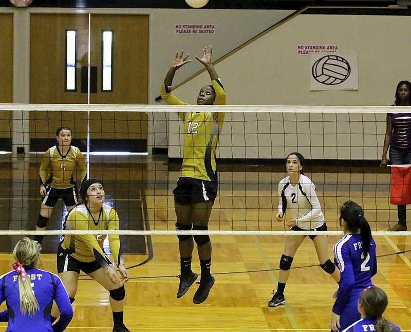 Image: Kortnei Johnson(12) makes it look easy.