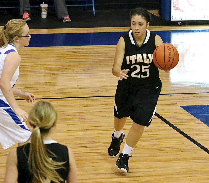 Image: Lizzy Garcia(25) sets up the offense.