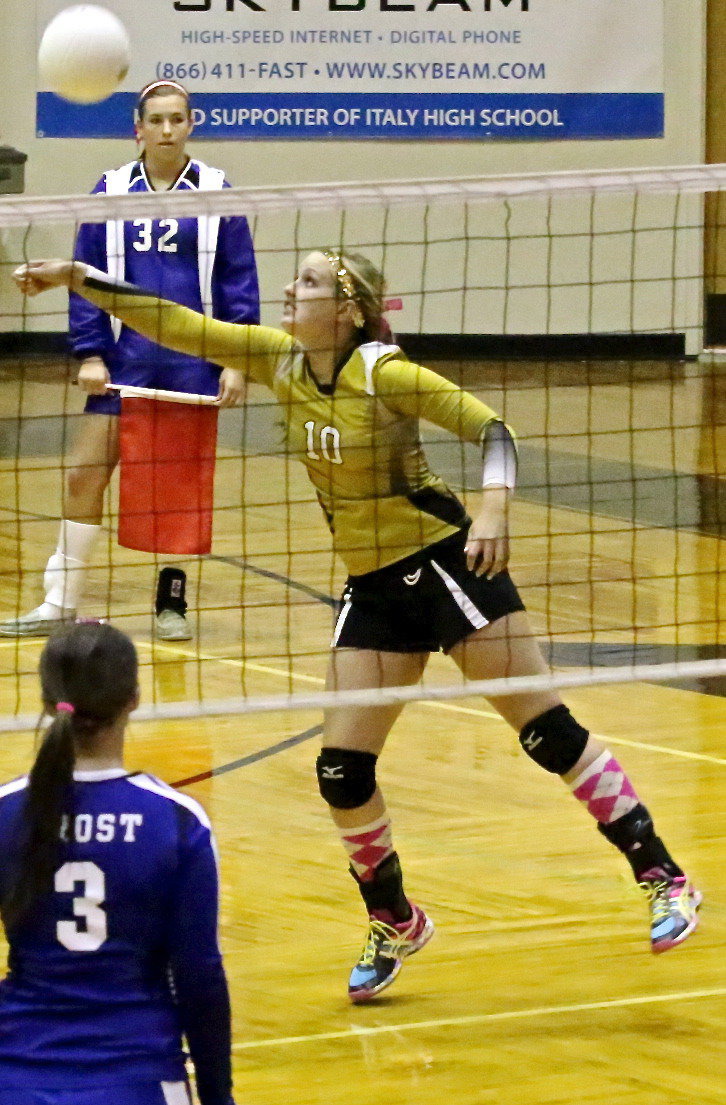 Image: Lady Gladiator junior Madison Washington(10) earns 1st Team All-District honors.