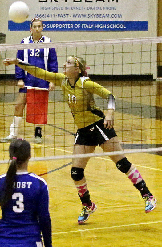 Image: Lady Gladiator junior Madison Washington(10) earns 1st Team All-District honors.