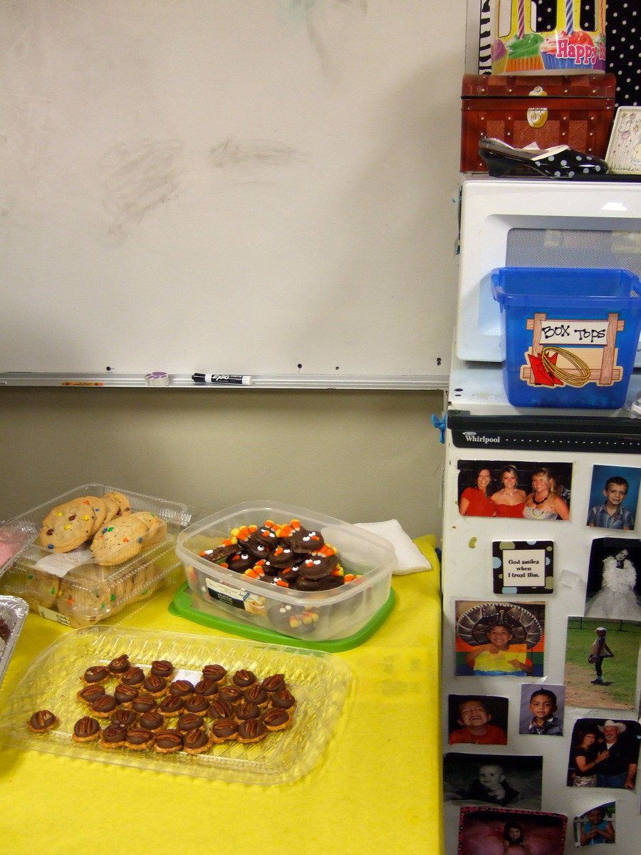 Image: Look at those yummy desserts.