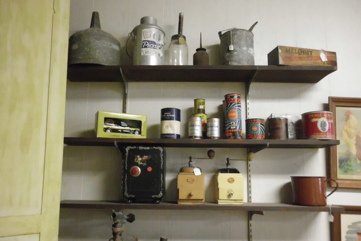 Image: Antiques for sale at Italy Cleaners.