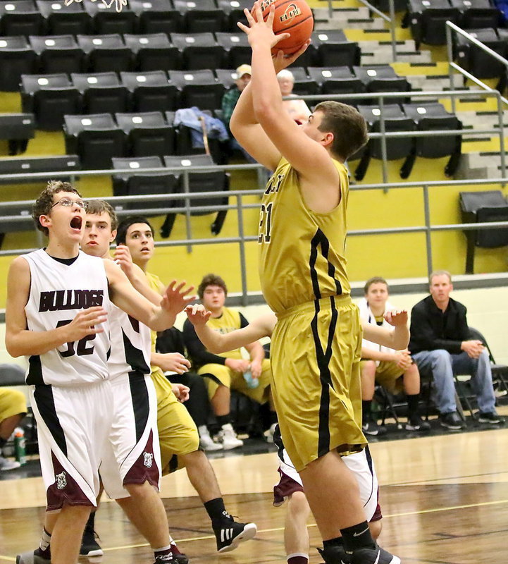 Image: Getting an open look is Zain Byers for 2-points.