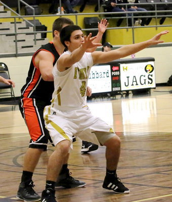 Image: Mason Womack(4) posts up on the low block.