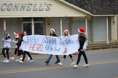 Image: Italy Junior High School cheerleaders