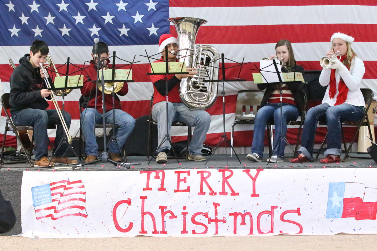 Image: Italy High School band members Kyle Tindol, Eli Garcia, David De La Hoya, Amber Hooker and Madison Washington entertain festival goers.