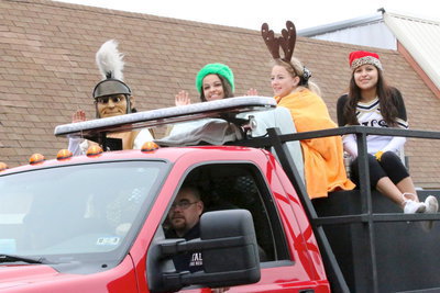 Image: Italy Fire Department Lieutenant Brad Chambers escorts Gladiator mascot Noeli Garcia and cheerleaders Ashlyn Jacinto, Britney Chambers and Jessica Garcia.