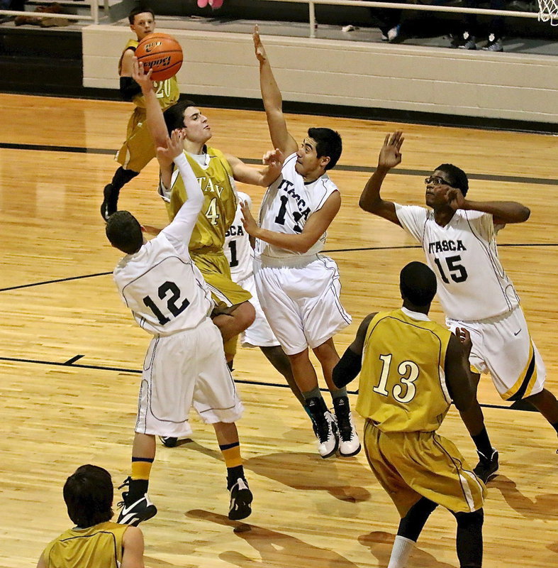 Image: Italy’s Mason Womack(4) floats on up over Cat defenders.
