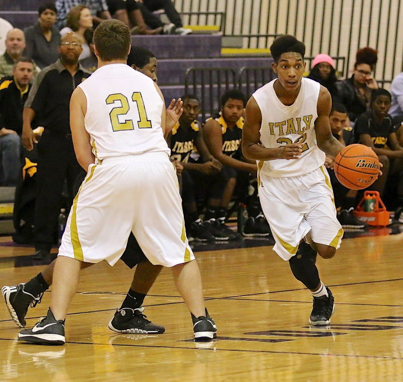 Image: Tre Robertson(22) wraps around a screen set by teammate Zain Byers(21).