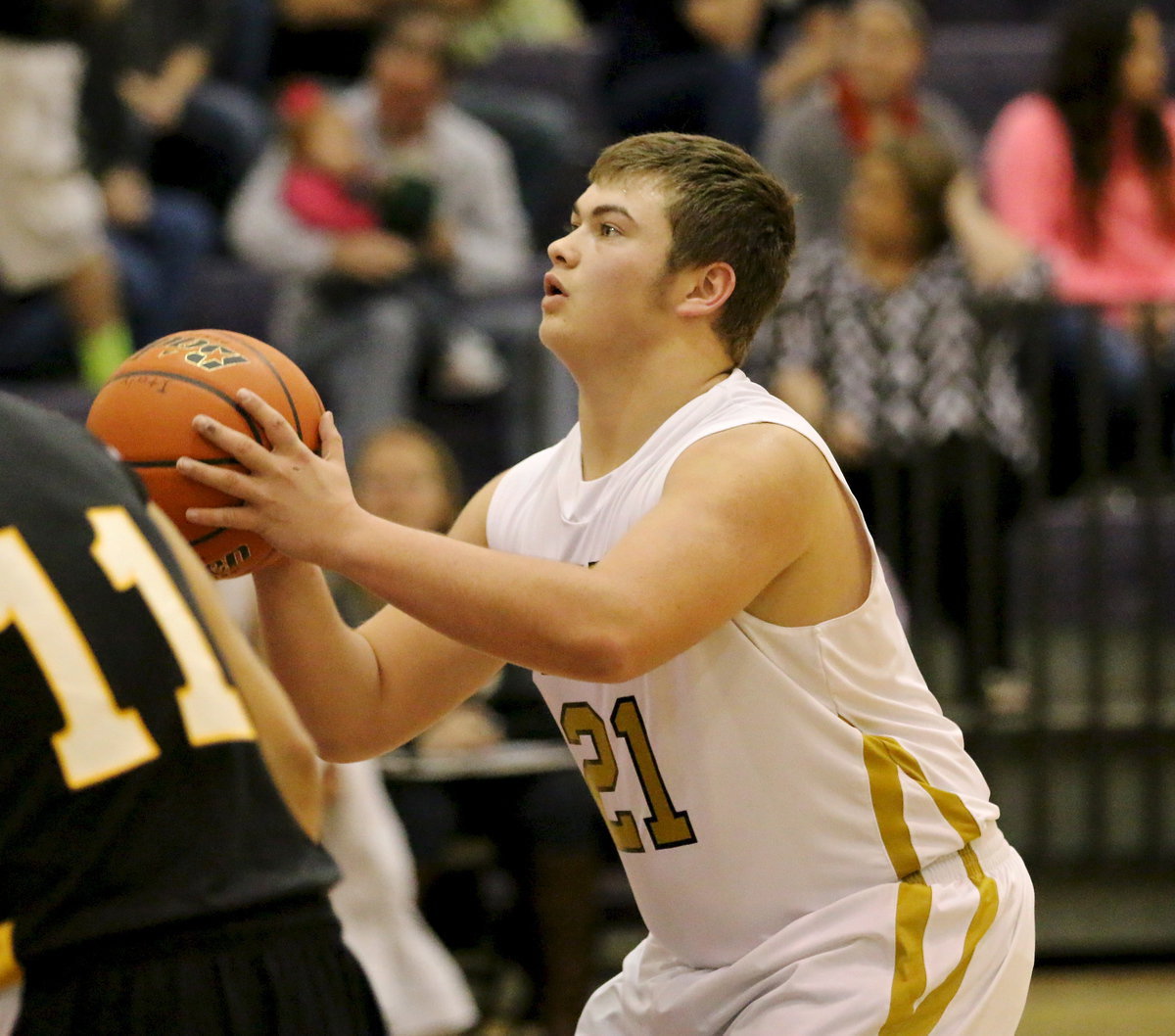Image: Zain Byers(21) goes 3-out of-5 from the line including a technical foul shot that deflected off a drooping wire and fell back thru. Now that’s skillage!