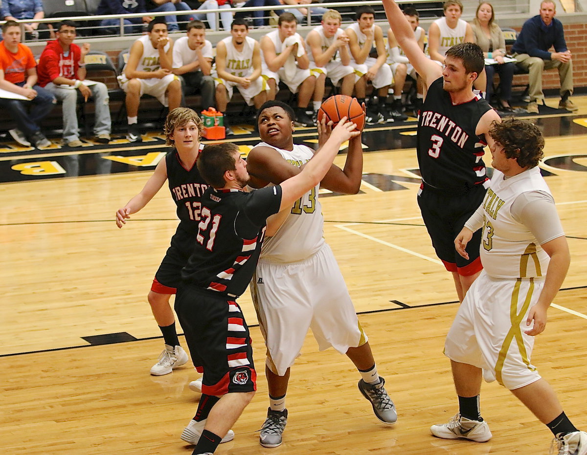 Image: Senior Gladiator Darol Mayberry(13) secures an offensive rebound for Italy.