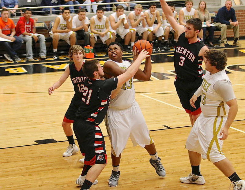 Image: Senior Gladiator Darol Mayberry(13) secures an offensive rebound for Italy.