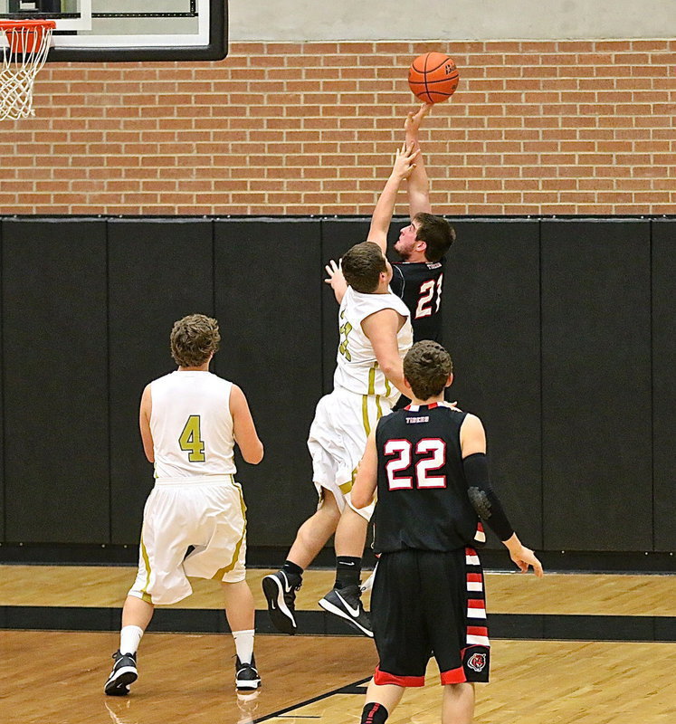 Image: Italy’s Zain Byers(21) disrupts a Trenton shooter and then ends up with the rebound.