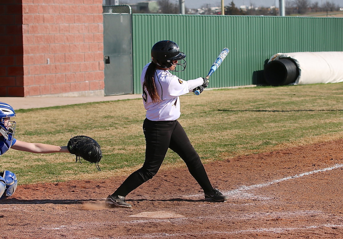 Image: Italy’s Ashlyn Jacinto(6) hits for a single against Leon.