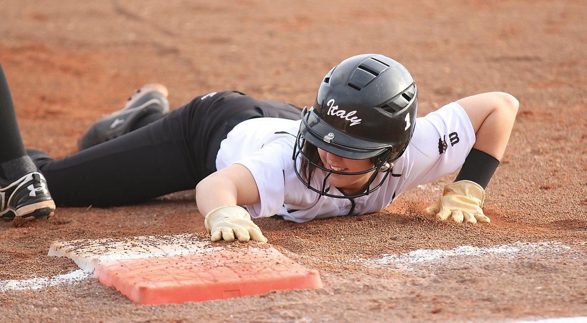 Image: Bailey Eubank(1) gets back to the first-base bag safely.