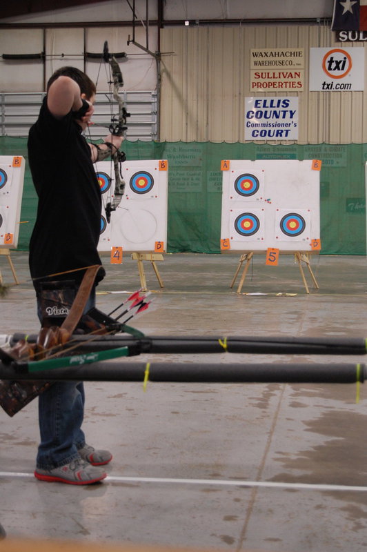 Image: Hunter Hinz of Italy aims for the bullseye and finishes in 6th place in the intermediate compound aided boy’s division.