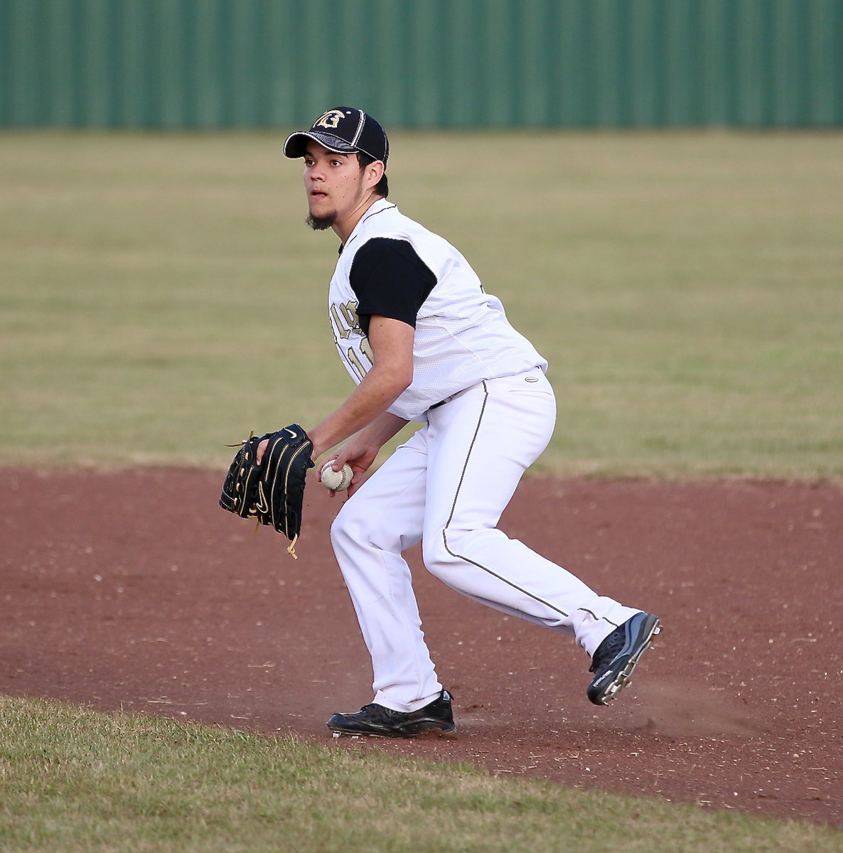 Image: Shortstop Tyler Anderson(11) rushes over to back up second-base.